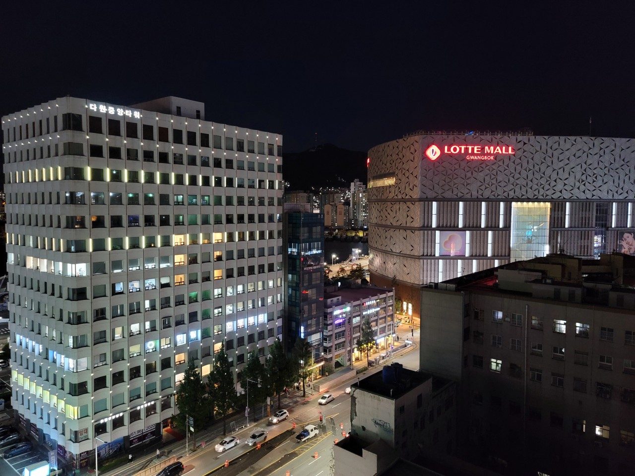 부산 남포동 북항 재개발과 관광객 증가로 매출20%상승. 완공 후에는 월 매출 2억도 가능할거 같습니다.